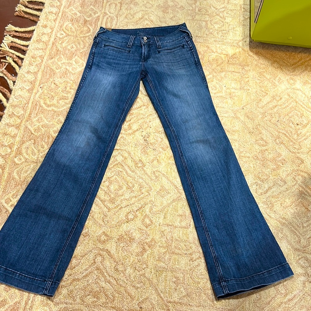 Ariat 27L low rise jeans. Flare leg.
